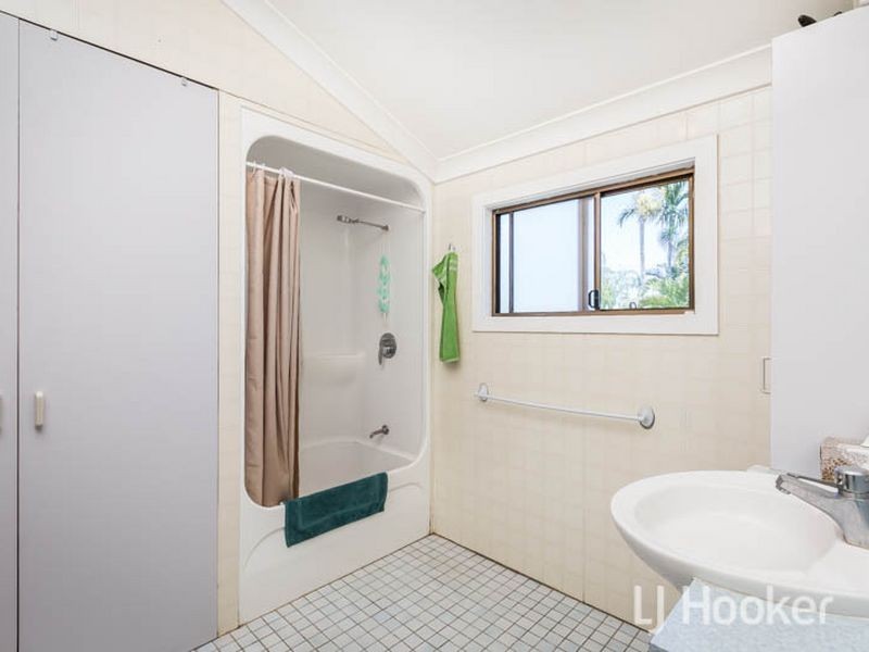 65 Thompson Street, Park Avenue QLD 4701