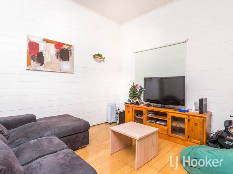 293 East Street, Depot Hill QLD 4700