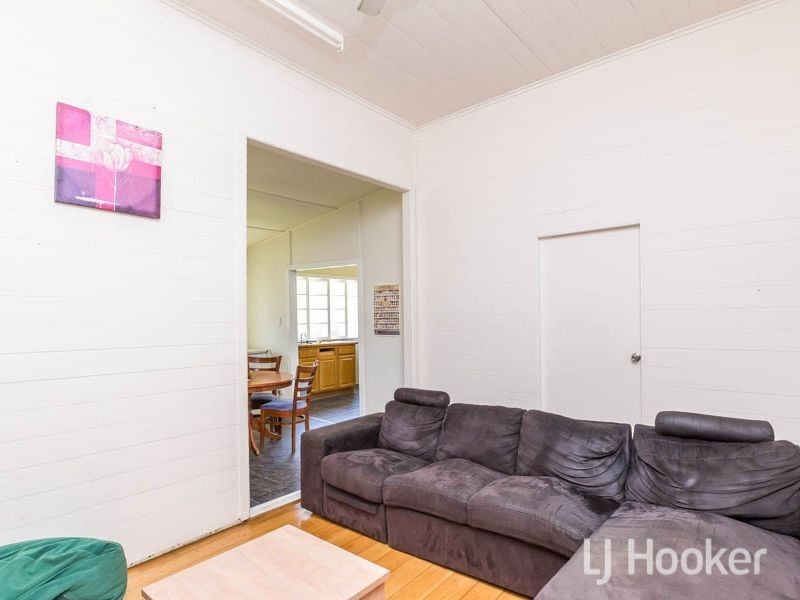 293 East Street, Depot Hill QLD 4700