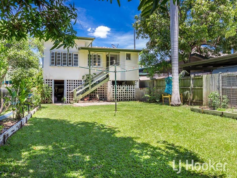 293 East Street, Depot Hill QLD 4700