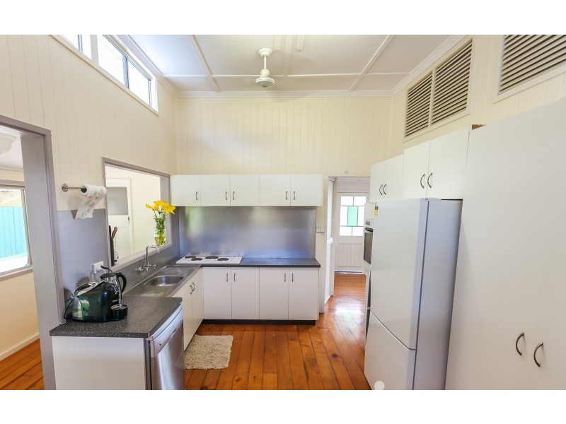 26 Cousins Street, The Range QLD 4700