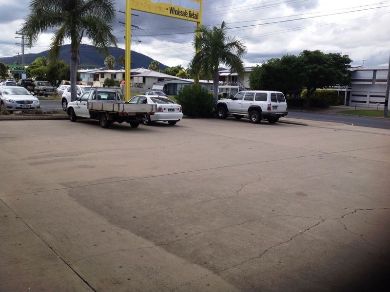 Shop 2/295 Richardson Road, Park Avenue QLD 4701