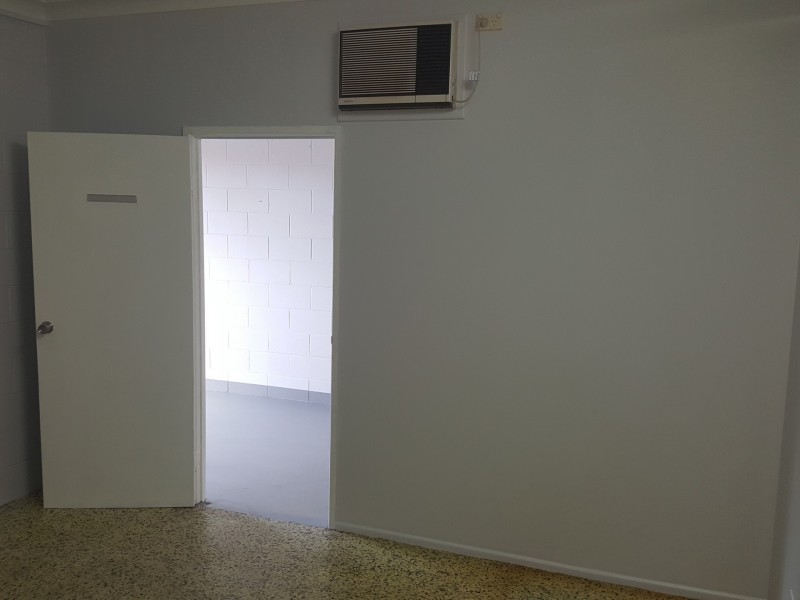 Shop 2/295 Richardson Road, Park Avenue QLD 4701