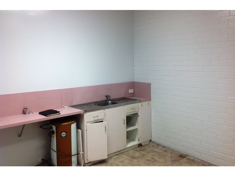 Shop 8/37-39 Main Street, Park Avenue QLD 4701