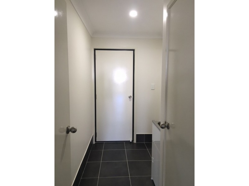 4 Bronco Crescent, Gracemere QLD 4702