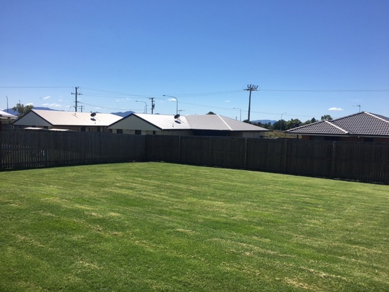 4 Bronco Crescent, Gracemere QLD 4702