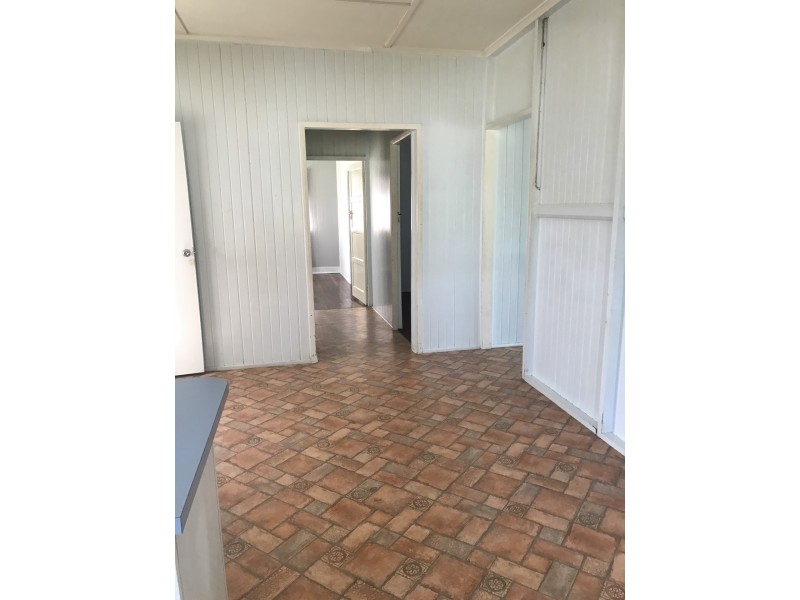 22 Dowling Street, Park Avenue QLD 4701