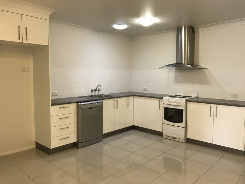 Unit 2/15 Treseder Street, The Range QLD 4700