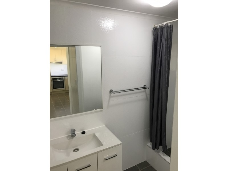 5/322 Warnock Street, Koongal QLD 4701