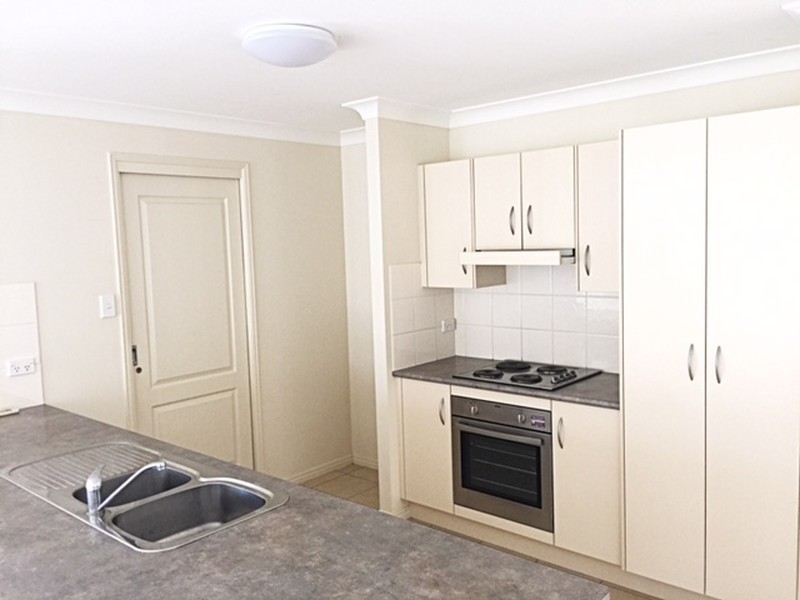 10 William Close, Gracemere QLD 4702