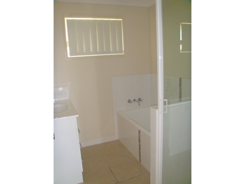 10 William Close, Gracemere QLD 4702