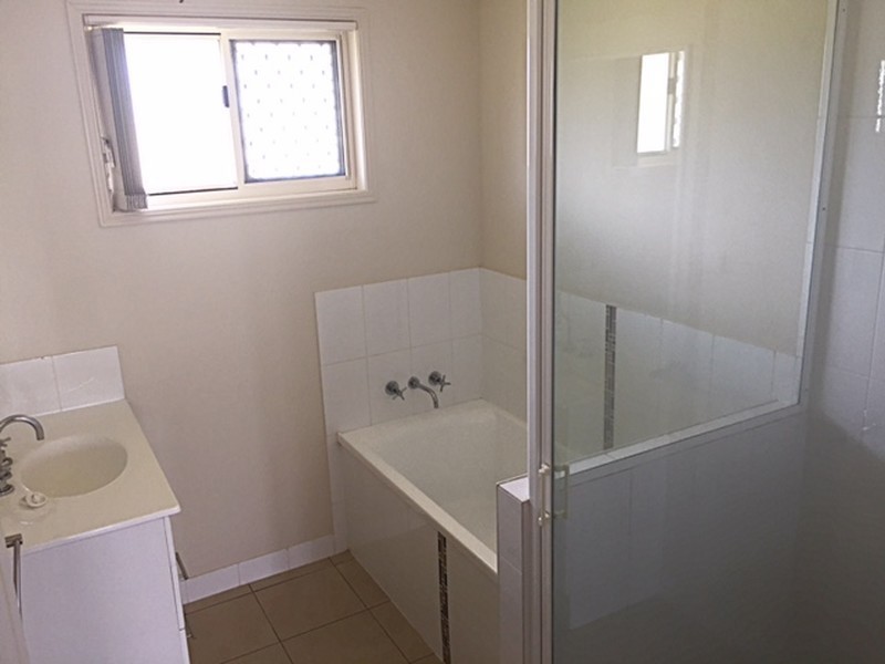 10 William Close, Gracemere QLD 4702