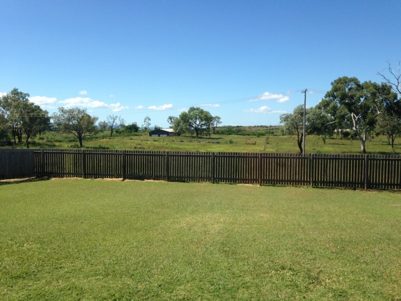 10 William Close, Gracemere QLD 4702
