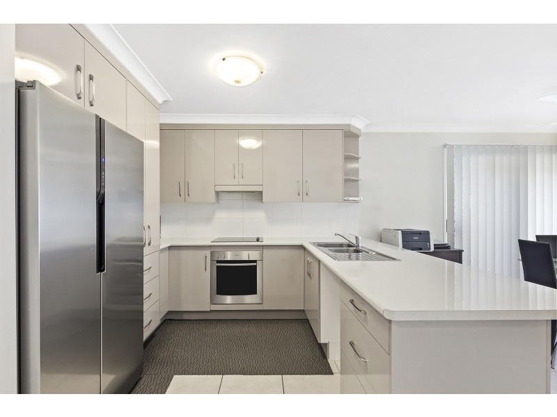 17 Buckle Street, Park Avenue QLD 4701