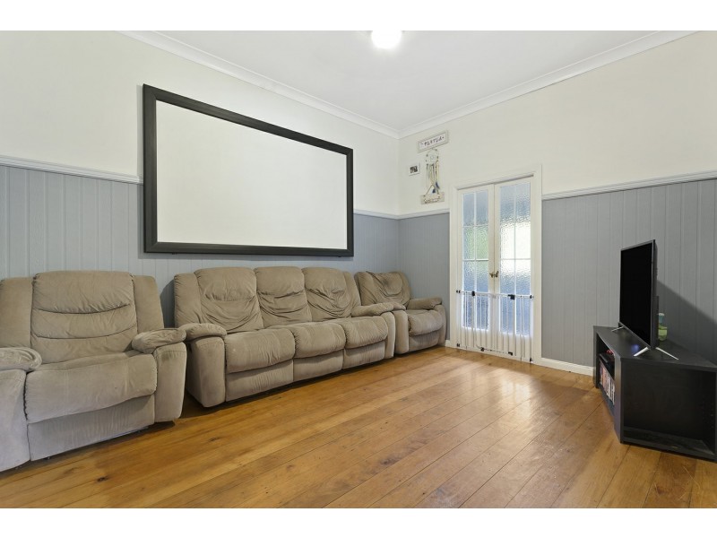 194 Berserker Street, Berserker QLD 4701