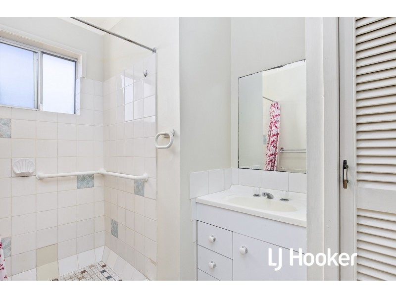 Unit 2/81 Kershaw Street, Park Avenue QLD 4701