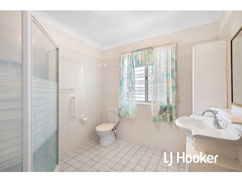 39 Booker Street, Park Avenue QLD 4701