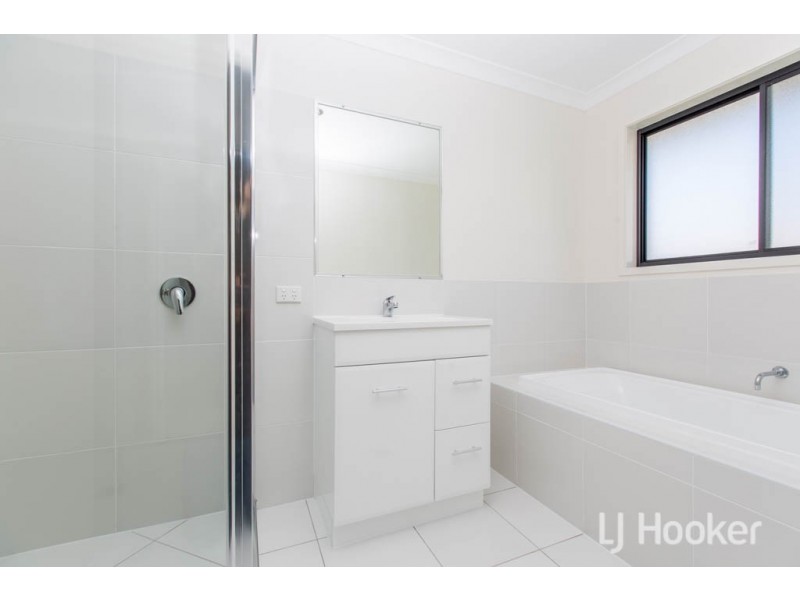 4 Gee Place, Gracemere QLD 4702