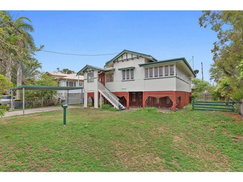 4 Lloyd Street, Park Avenue QLD 4701