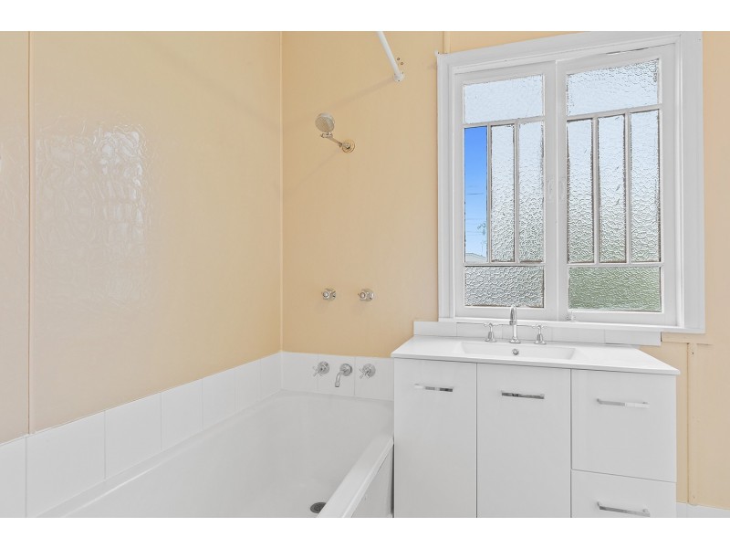 4 Lloyd Street, Park Avenue QLD 4701