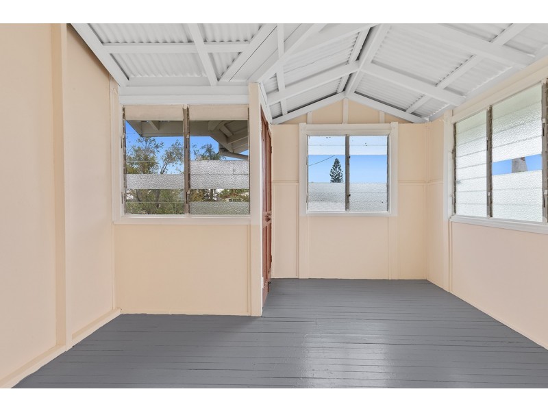 4 Lloyd Street, Park Avenue QLD 4701