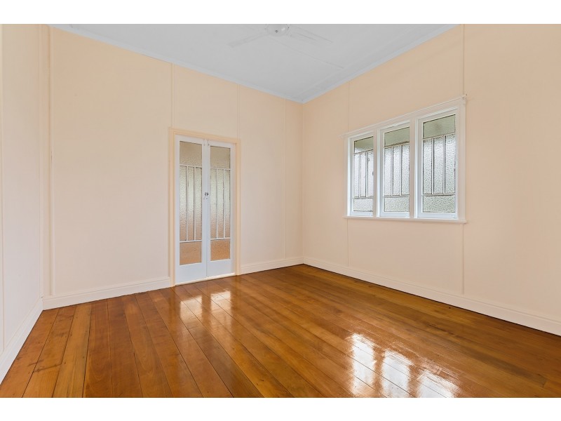 4 Lloyd Street, Park Avenue QLD 4701