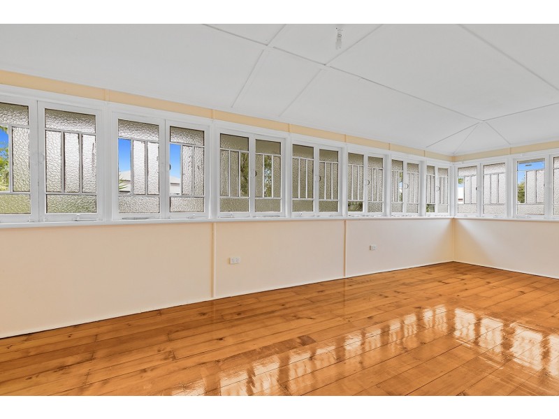 4 Lloyd Street, Park Avenue QLD 4701