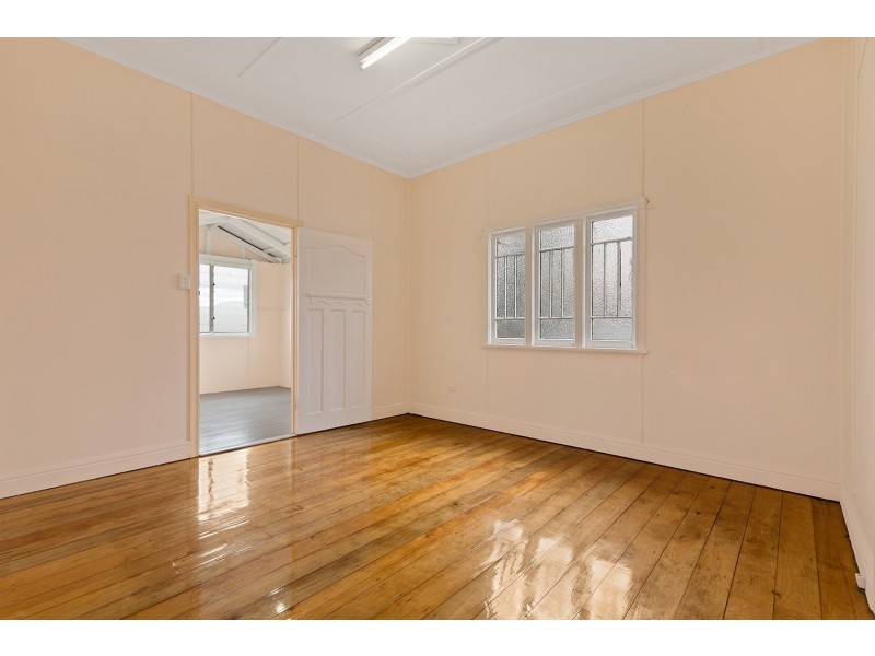 4 Lloyd Street, Park Avenue QLD 4701