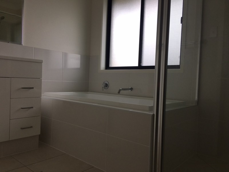 32A Bronco Cresent, Gracemere QLD 4702