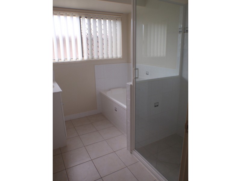 8 Annie Close, Gracemere QLD 4702