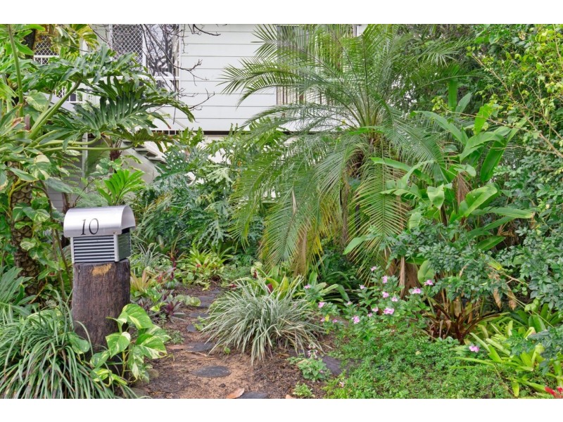10 Larcombe St, Park Avenue QLD 4701