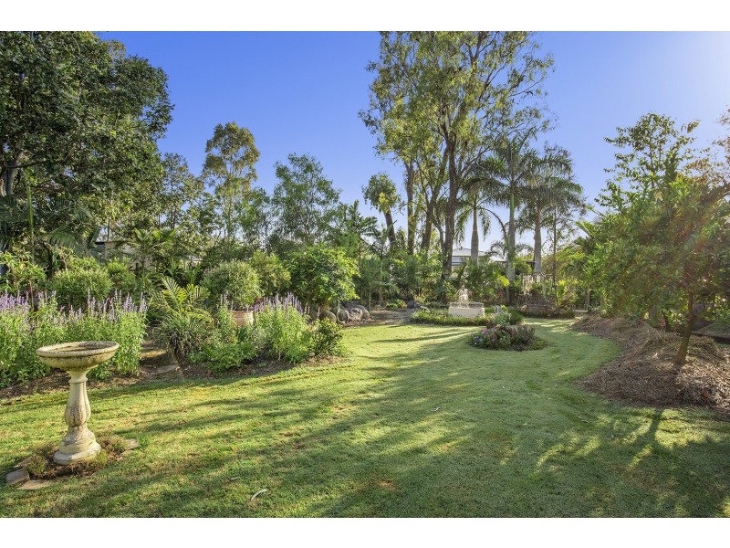 10 Larcombe St, Park Avenue QLD 4701
