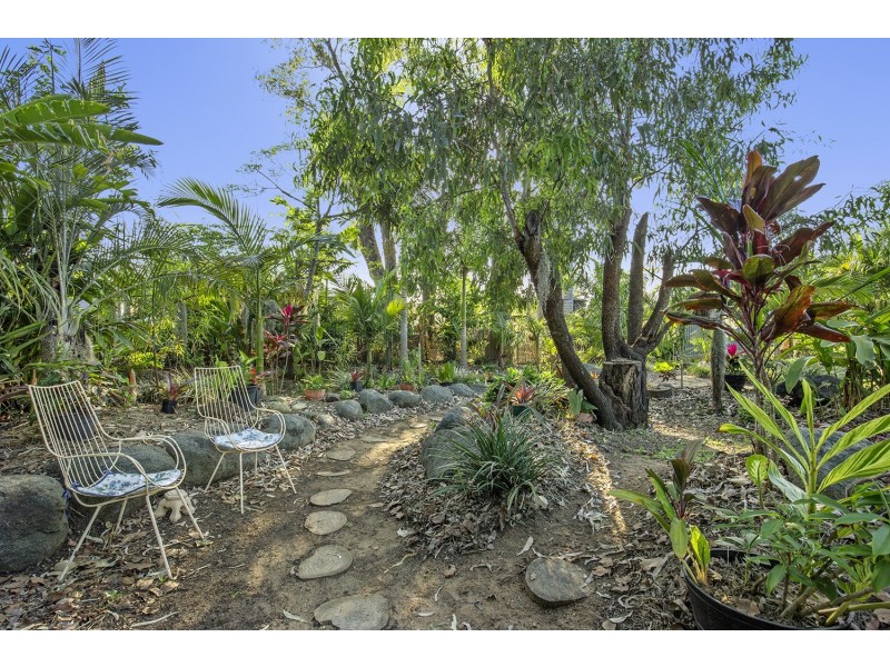 10 Larcombe St, Park Avenue QLD 4701