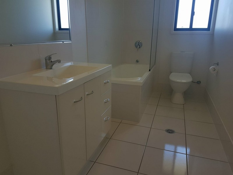 8 Wakim Close, Gracemere QLD 4702