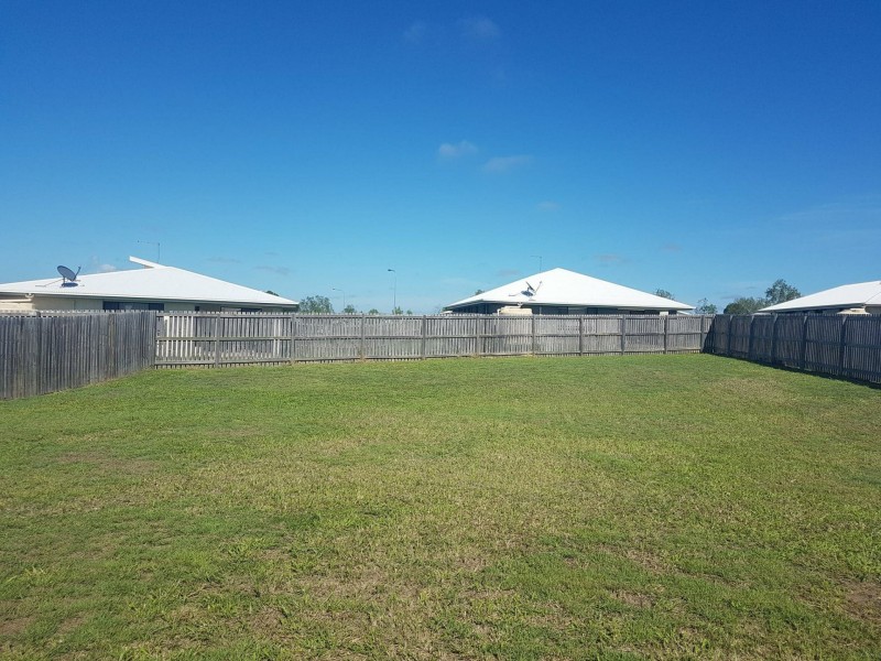 8 Wakim Close, Gracemere QLD 4702