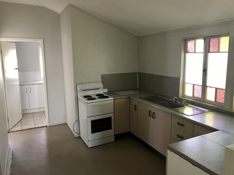 12 Charles Street, Berserker QLD 4701