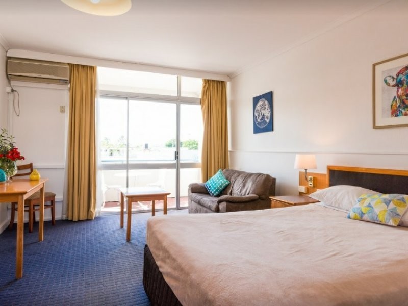 The Q Motel/116 Gladstone Road, Allenstown QLD 4700