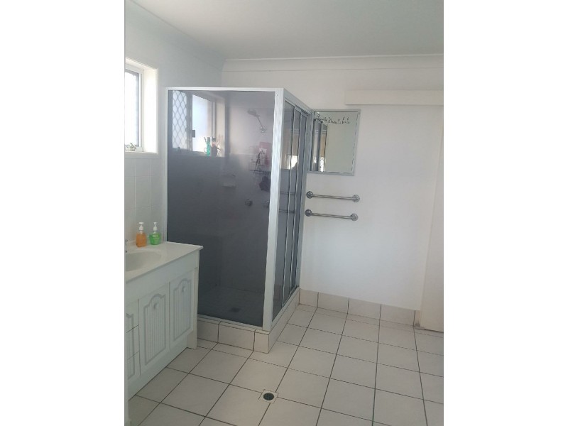 Unit 2/121 park street, Park Avenue QLD 4701