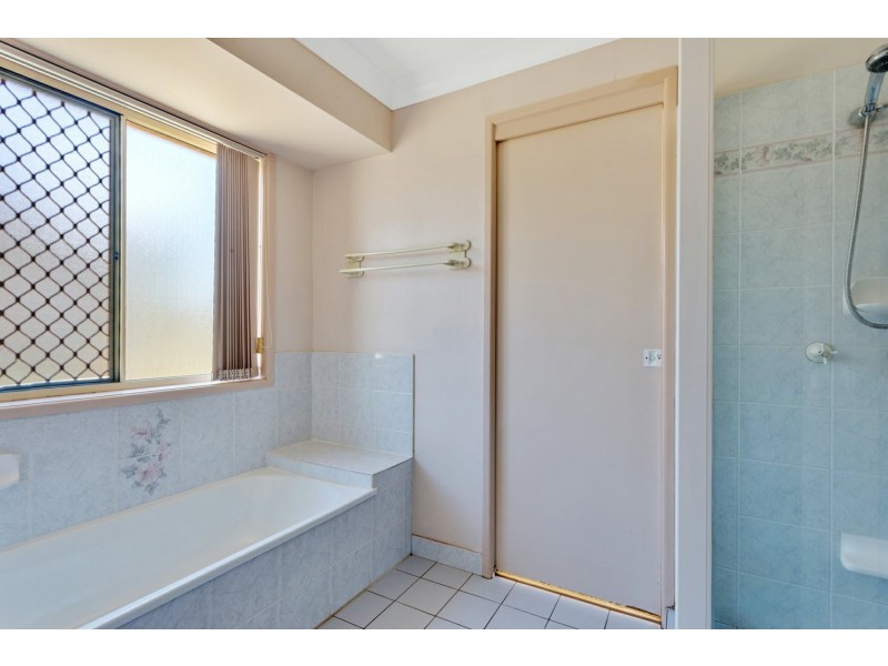 63 Donovan Cres, Gracemere QLD 4702