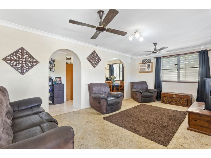 9 Elwing Street, Kawana QLD 4701