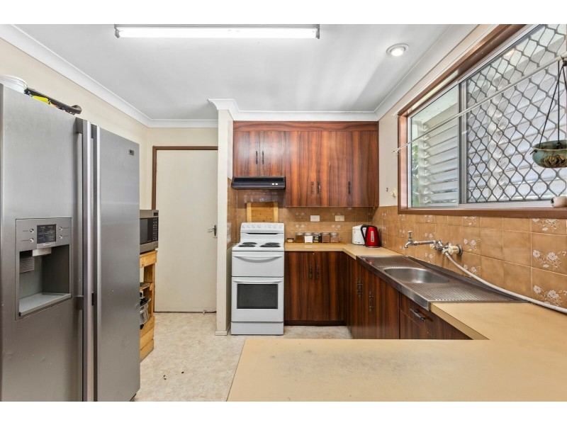 9 Elwing Street, Kawana QLD 4701