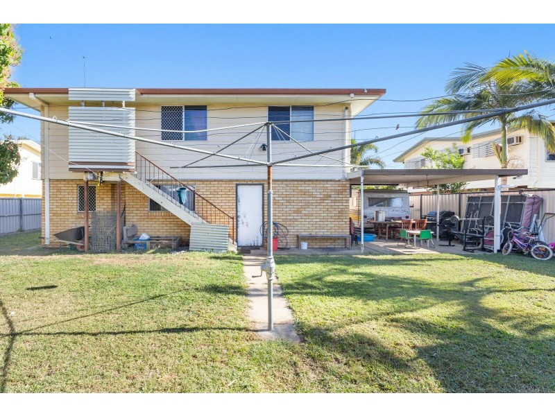9 Elwing Street, Kawana QLD 4701