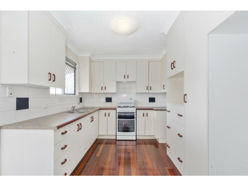 18 Booker Street, Park Avenue QLD 4701