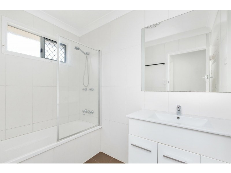 18 Booker Street, Park Avenue QLD 4701