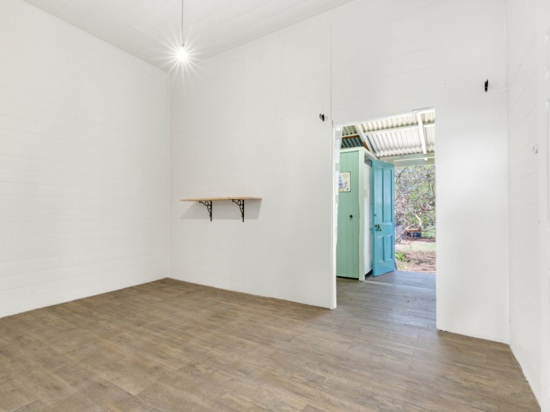 300 East Street, Depot Hill QLD 4700