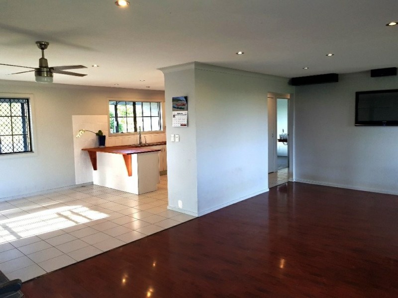 1038 Belmont Road, Glendale QLD 4711