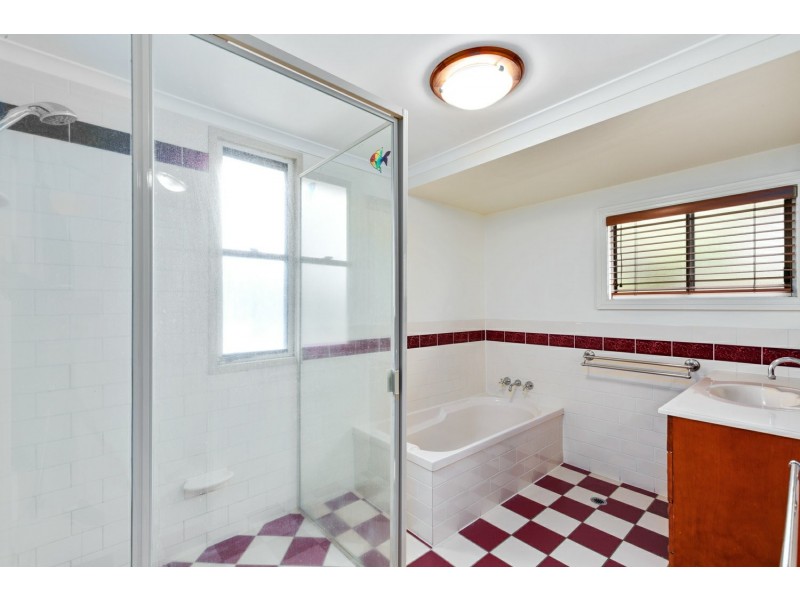 99 Livingstone Street, Berserker QLD 4701