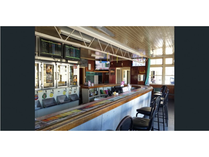 Railway Hotel/90 James Street, Mount Morgan QLD 4714