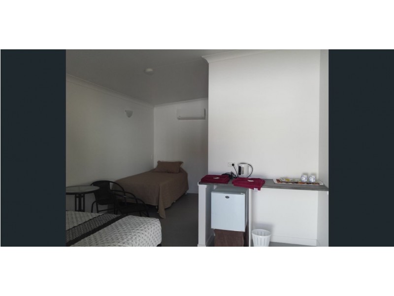 Railway Hotel/90 James Street, Mount Morgan QLD 4714
