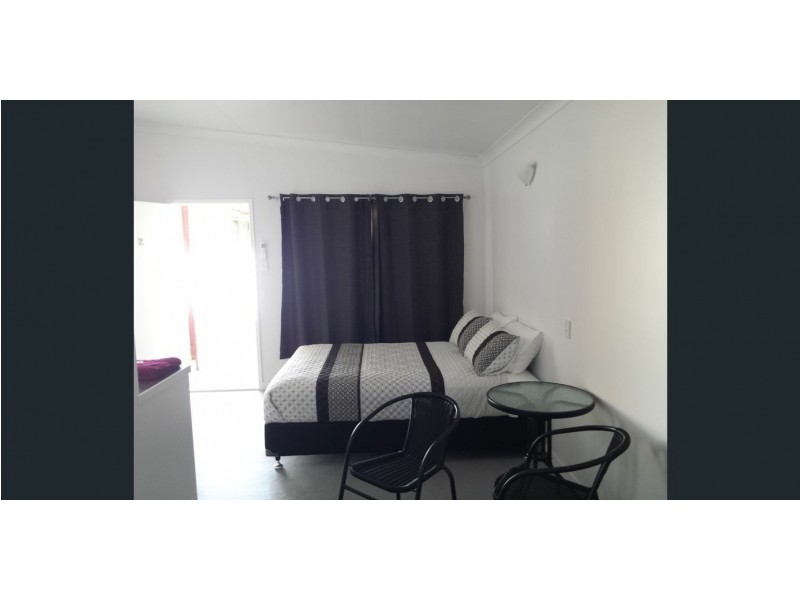 Railway Hotel/90 James Street, Mount Morgan QLD 4714